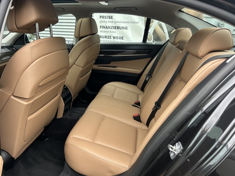 BMW 730D AUTOMATIK INNOVATIONSPAKET*SSD*HEAD-UP*R-CAM     