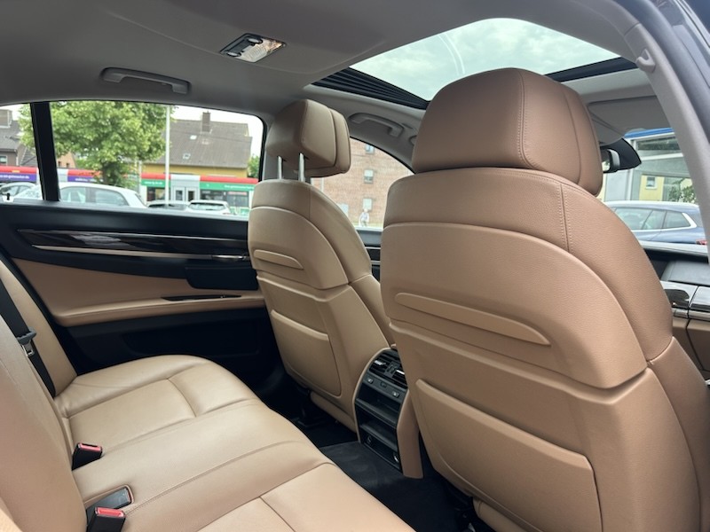 BMW 730D AUTOMATIK INNOVATIONSPAKET*SSD*HEAD-UP*R-CAM     