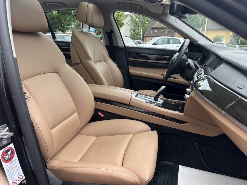 BMW 730D AUTOMATIK INNOVATIONSPAKET*SSD*HEAD-UP*R-CAM     