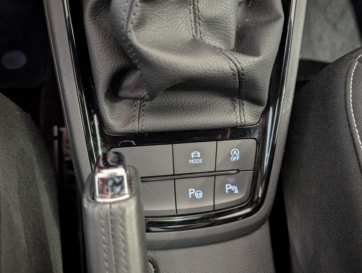 Skoda Scala 1.5TSI DSG Monte Carlo PANO AHK ACC