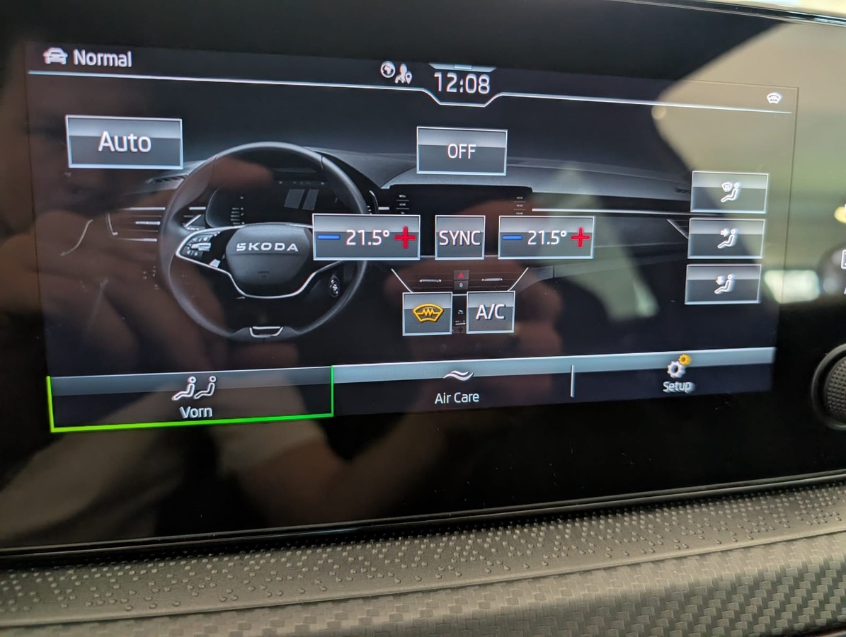 Skoda Scala 1.5TSI DSG Monte Carlo PANO AHK ACC
