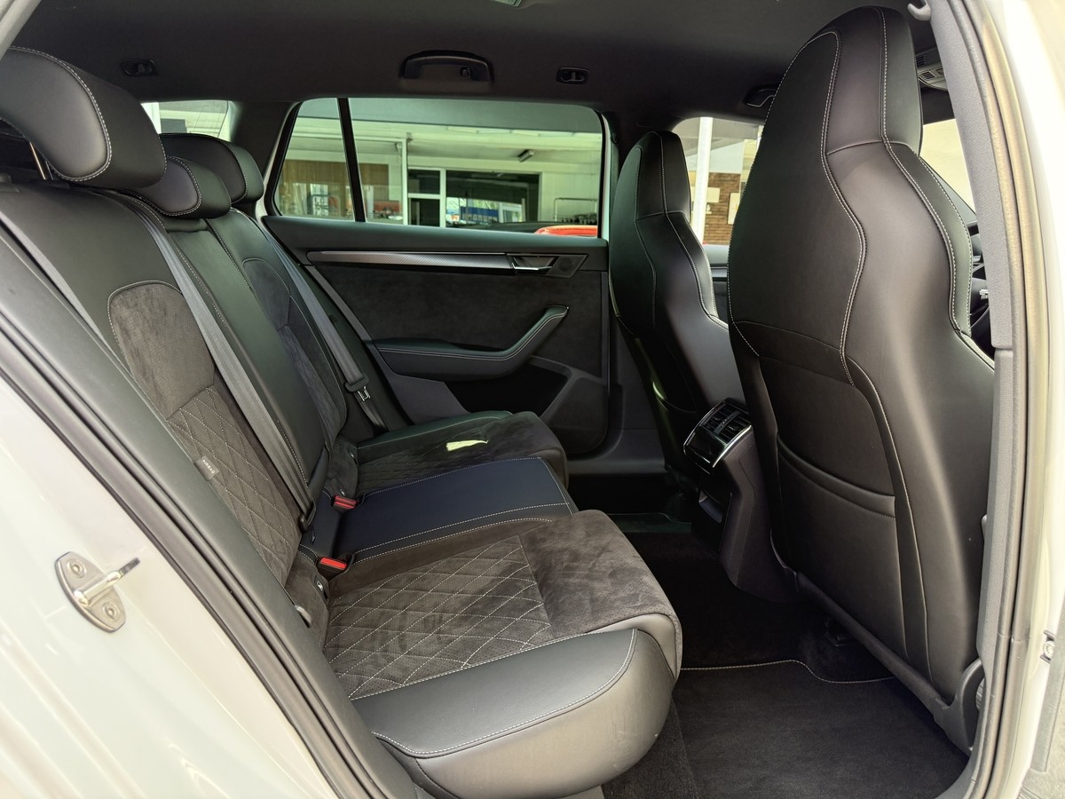 Skoda Superb Combi 2.0 TDI Sportline (EURO 6d) 