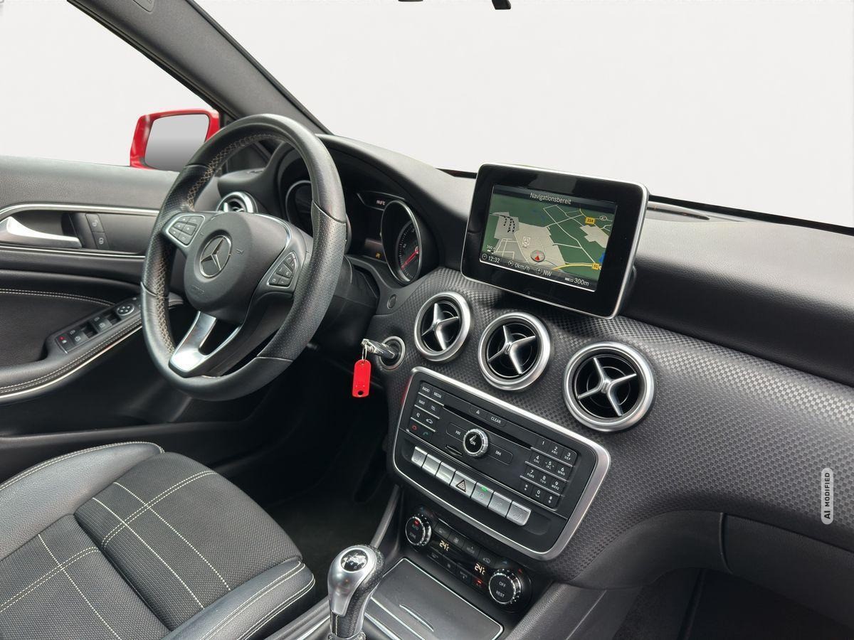 Mercedes-Benz d Navi/Klimaaut./BT/SHZ/PDC/TFL/17-LM