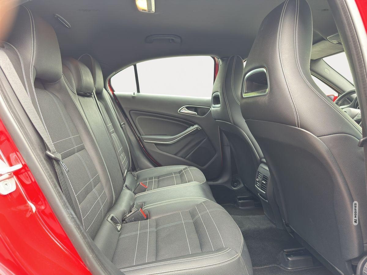 Mercedes-Benz d Navi/Klimaaut./BT/SHZ/PDC/TFL/17-LM