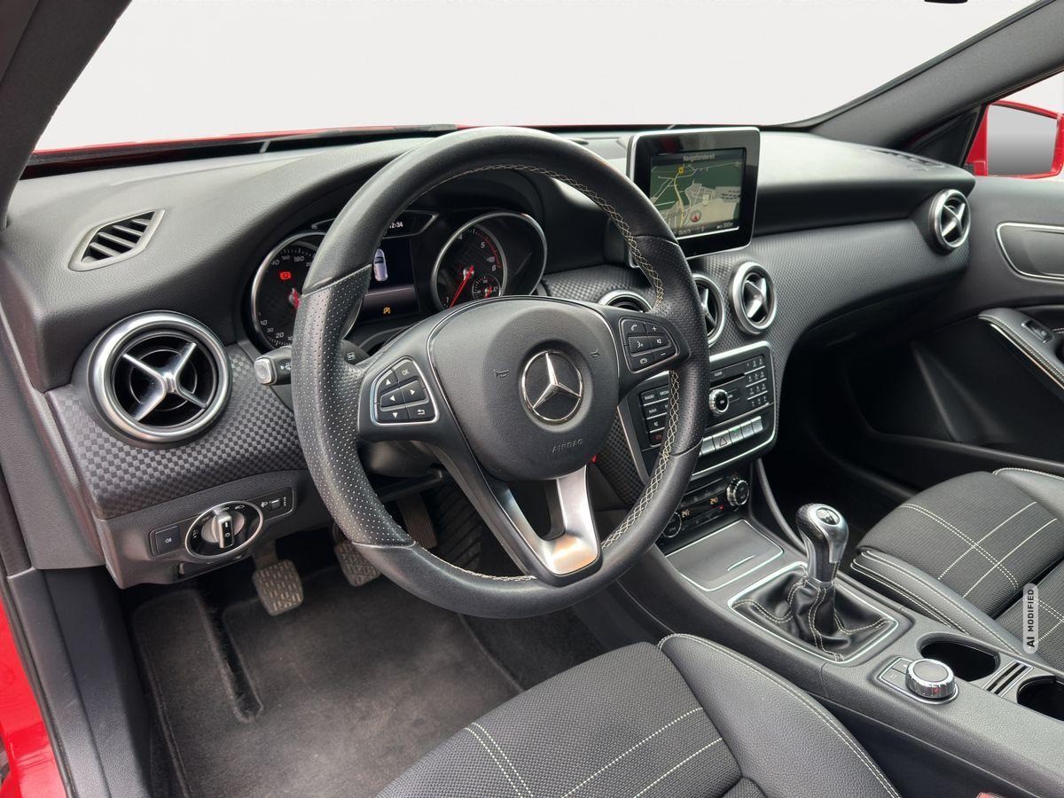 Mercedes-Benz d Navi/Klimaaut./BT/SHZ/PDC/TFL/17-LM