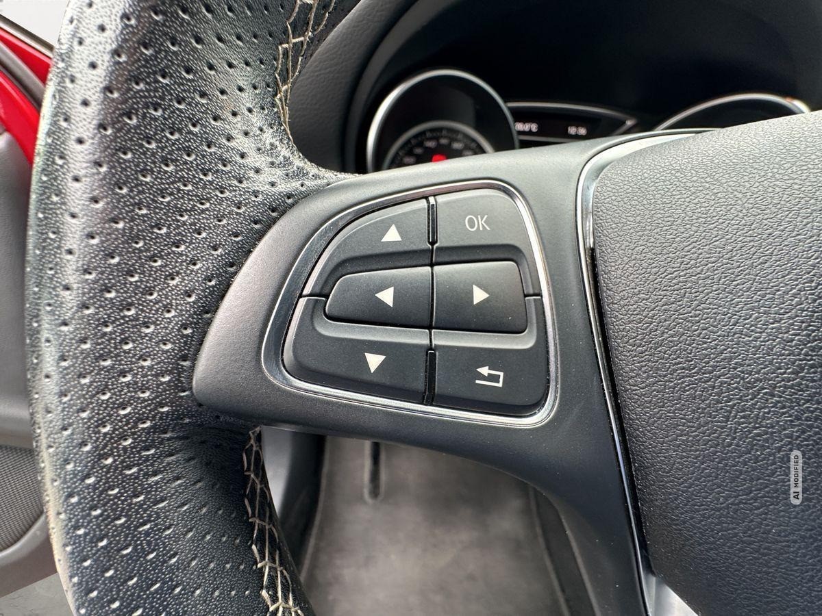 Mercedes-Benz d Navi/Klimaaut./BT/SHZ/PDC/TFL/17-LM