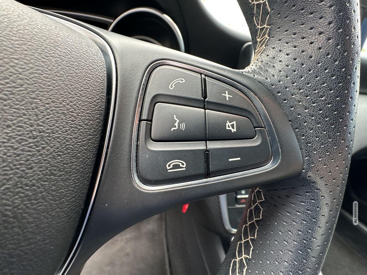 Mercedes-Benz d Navi/Klimaaut./BT/SHZ/PDC/TFL/17-LM
