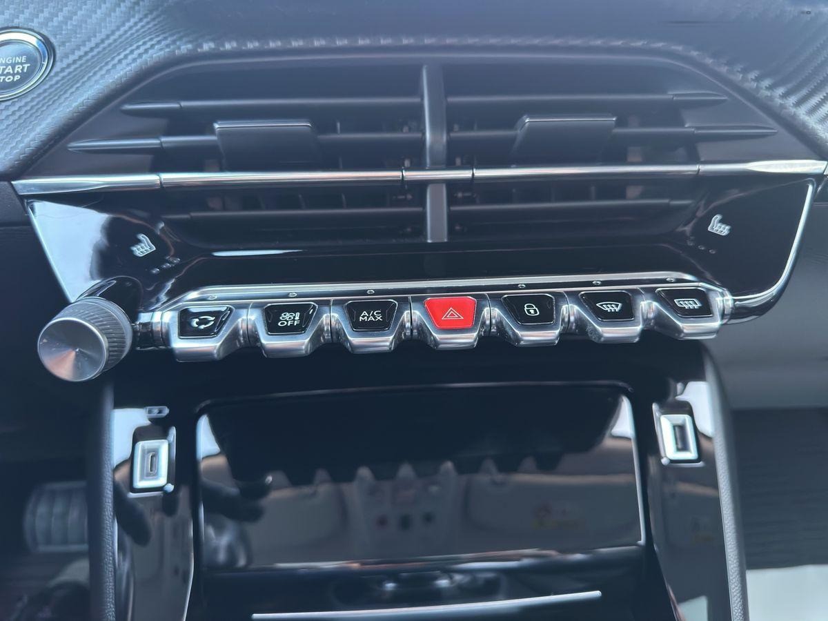 Peugeot 2008 Allure LED/Pano/Carplay/Kam/SHZ/Leder