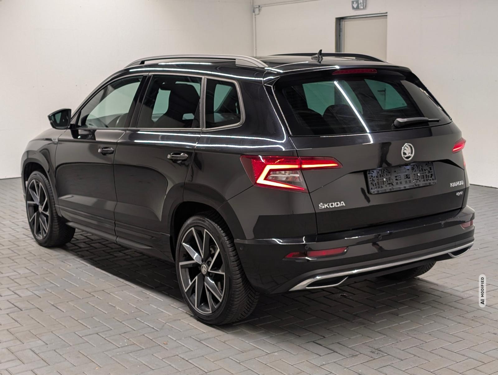 Skoda Karoq 4x4 Sportline Standhz/AHK/Pano/DCC/Canton