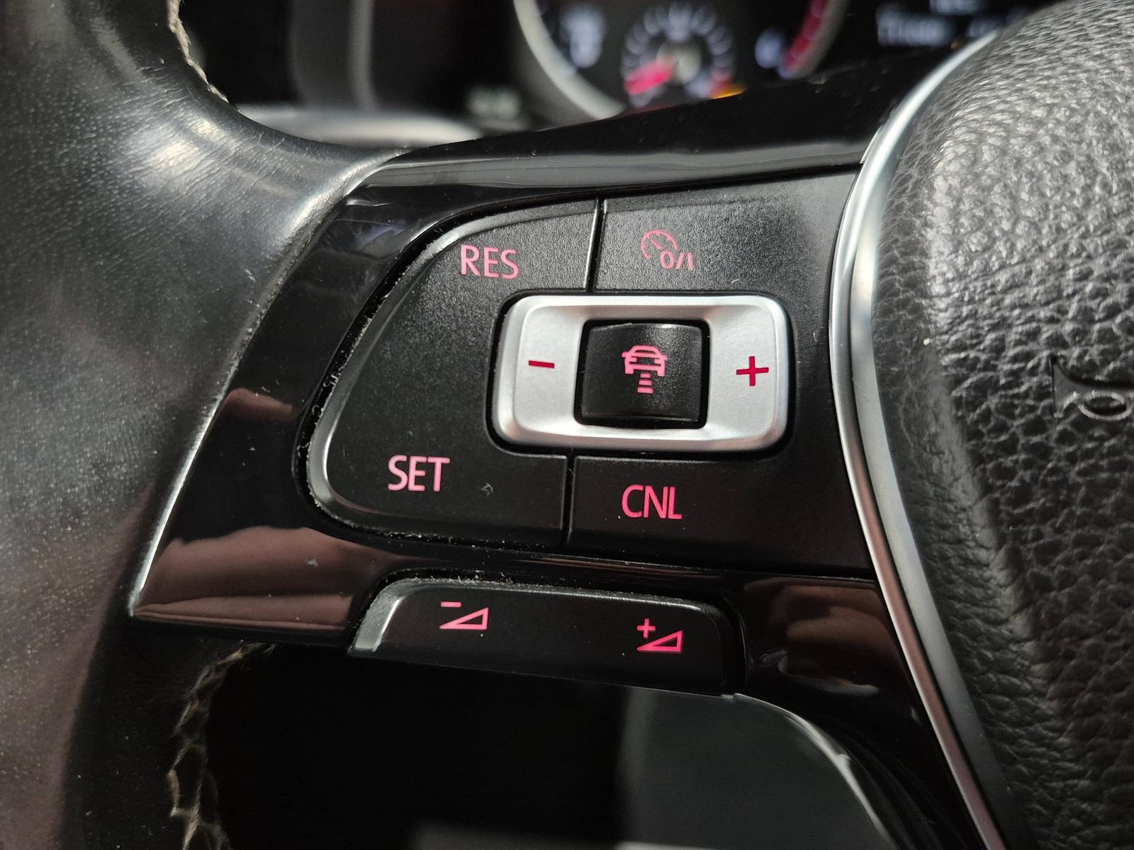Volkswagen T6 Multivan Gen6 LED/Navi/Standhzg/AHK/PDC/18-LM