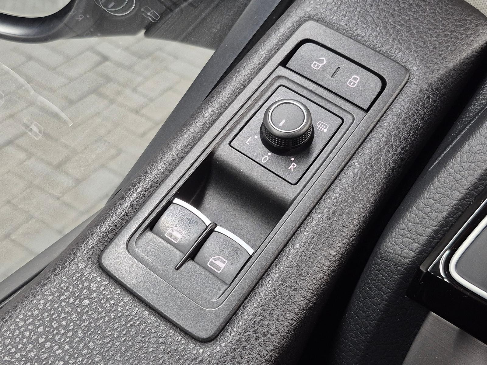 Volkswagen T6 Multivan Gen6 LED/Navi/Standhzg/AHK/PDC/18-LM