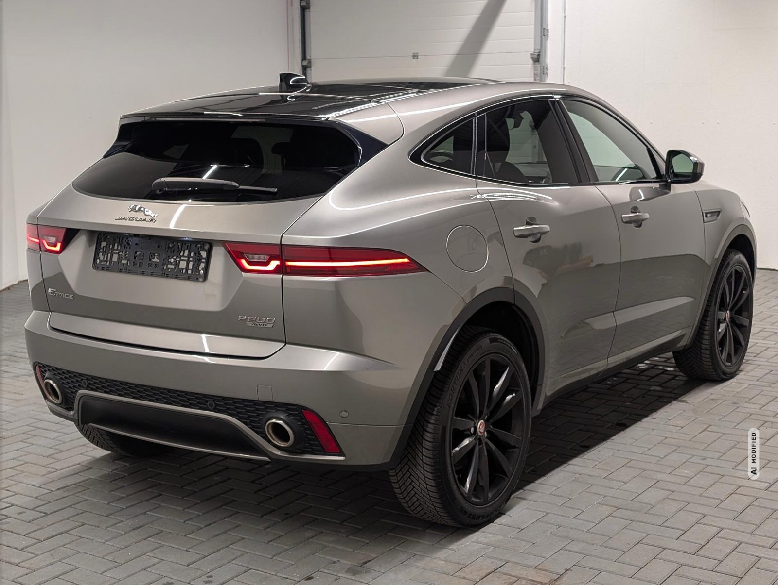 Jaguar E-Pace R-Dynamic S LED/Navi/Pano/SHZ/Kam/20-LM