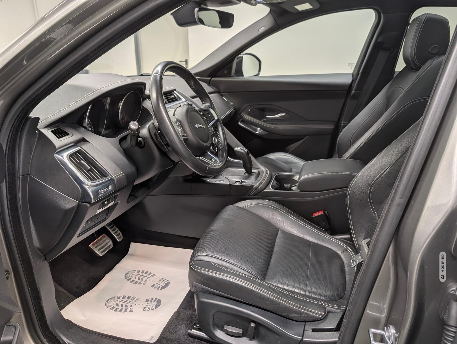 Jaguar E-Pace R-Dynamic S LED/Navi/Pano/SHZ/Kam/20-LM