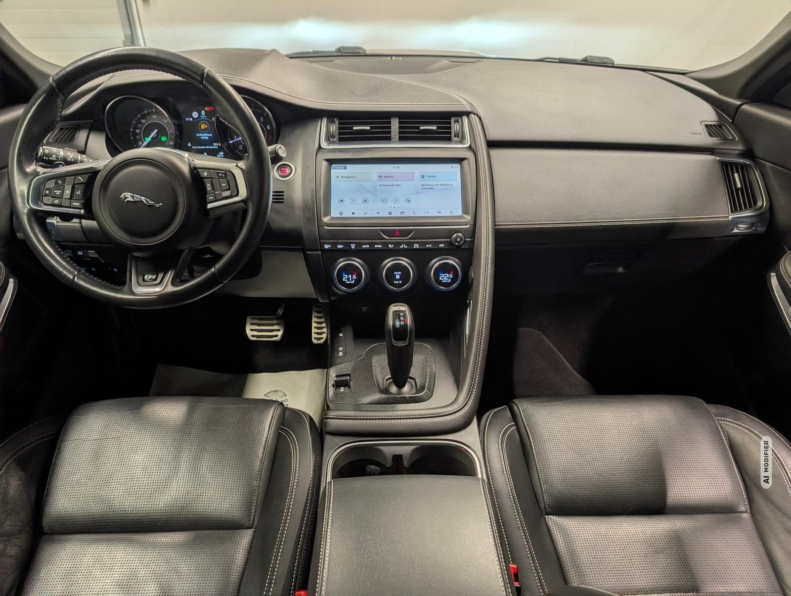 Jaguar E-Pace R-Dynamic S LED/Navi/Pano/SHZ/Kam/20-LM
