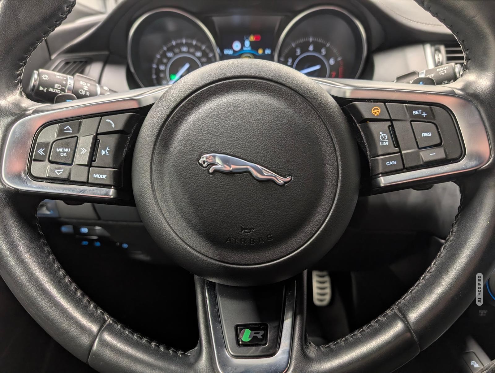 Jaguar E-Pace R-Dynamic S LED/Navi/Pano/SHZ/Kam/20-LM