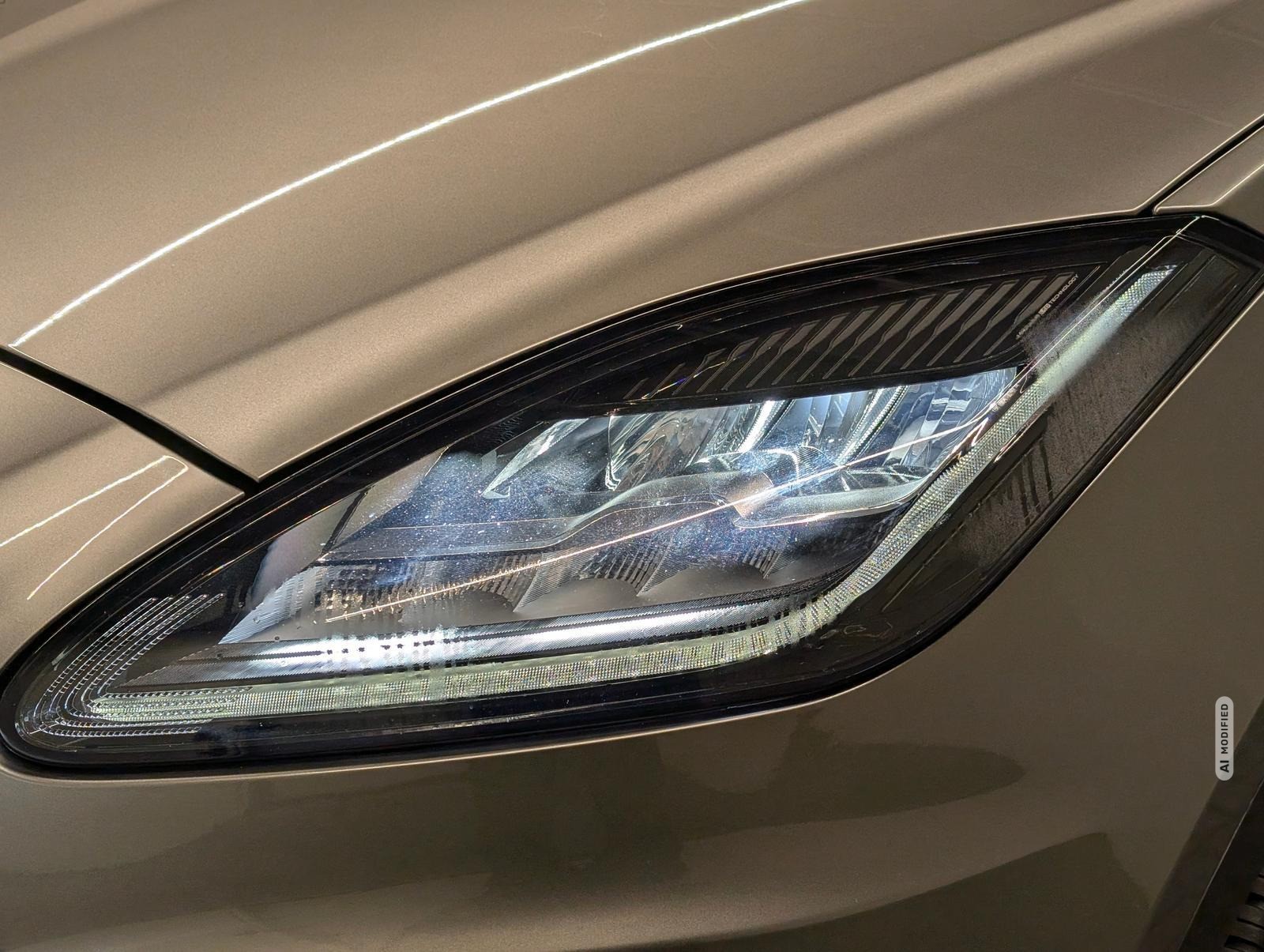 Jaguar E-Pace R-Dynamic S LED/Navi/Pano/SHZ/Kam/20-LM