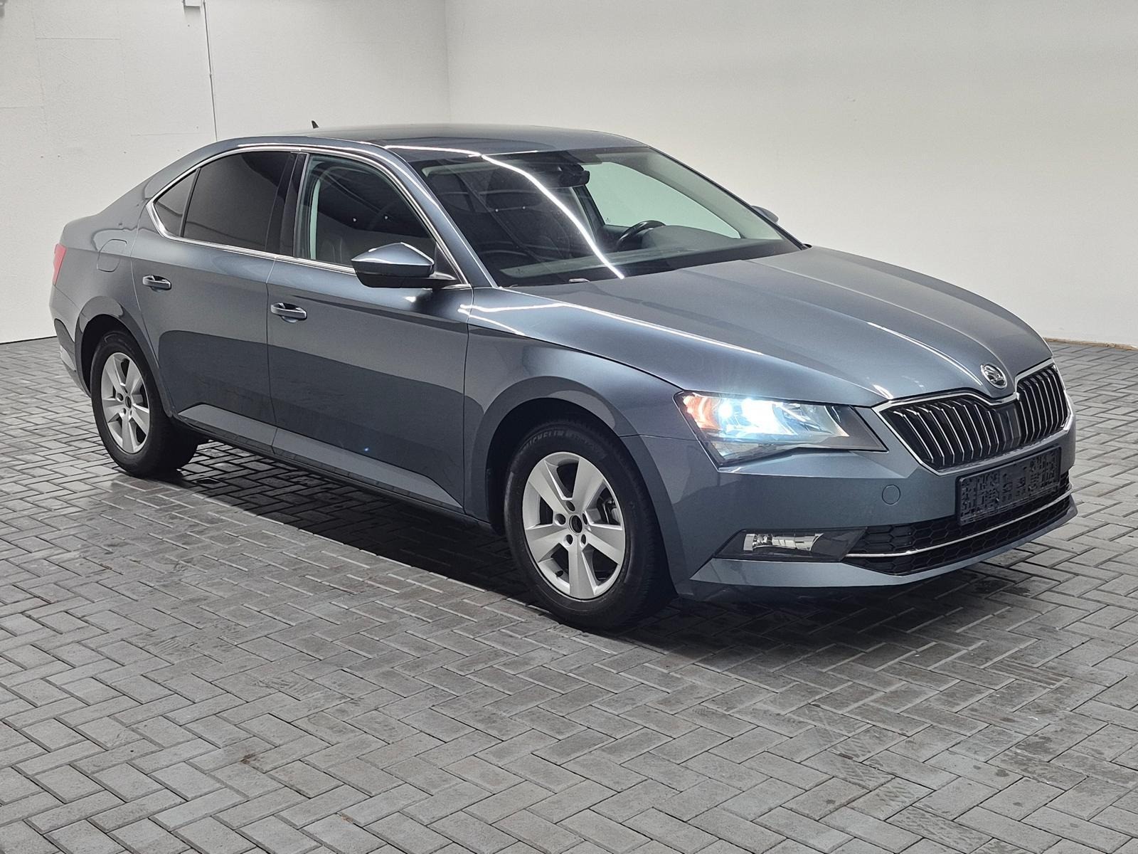Skoda Superb DAB/SHZ/PDC/AHK/Tempom./16-LM