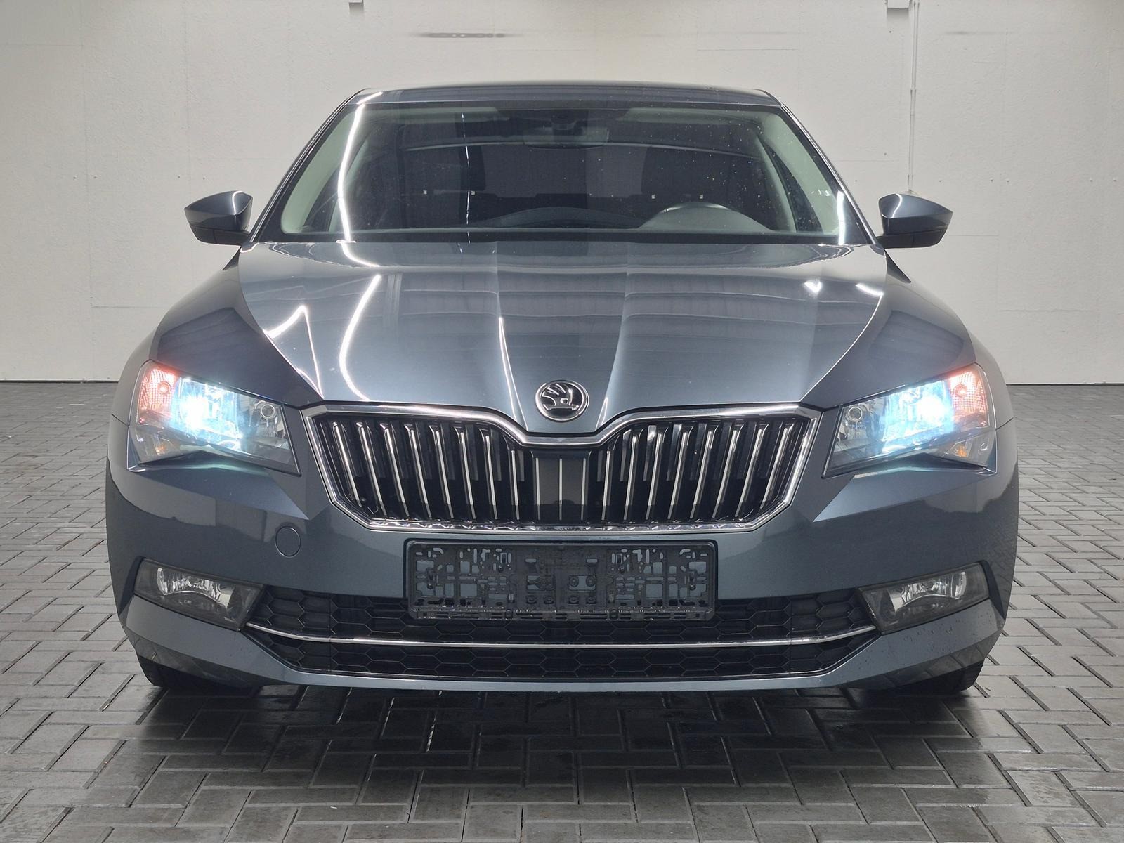 Skoda Superb DAB/SHZ/PDC/AHK/Tempom./16-LM