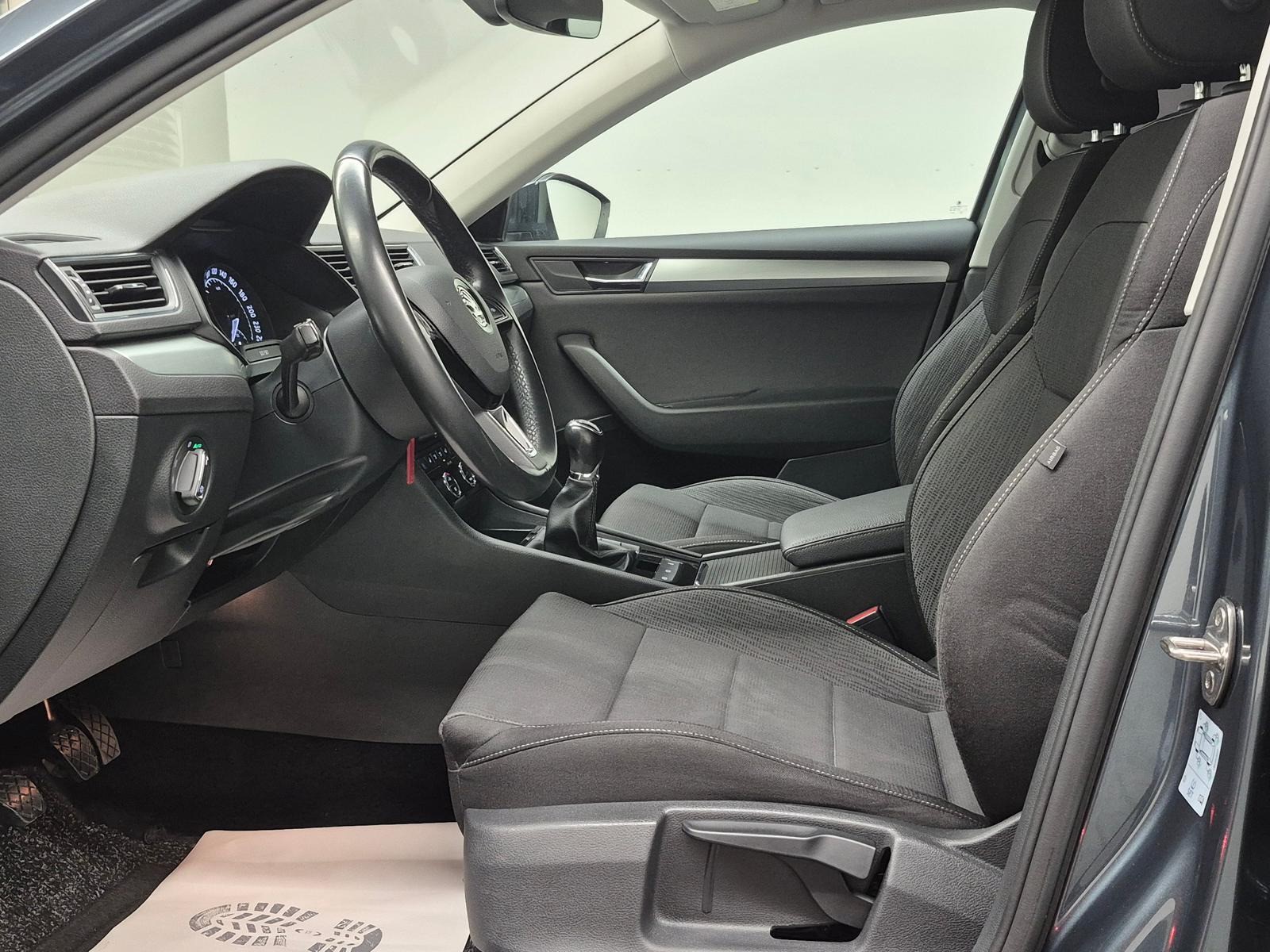 Skoda Superb DAB/SHZ/PDC/AHK/Tempom./16-LM