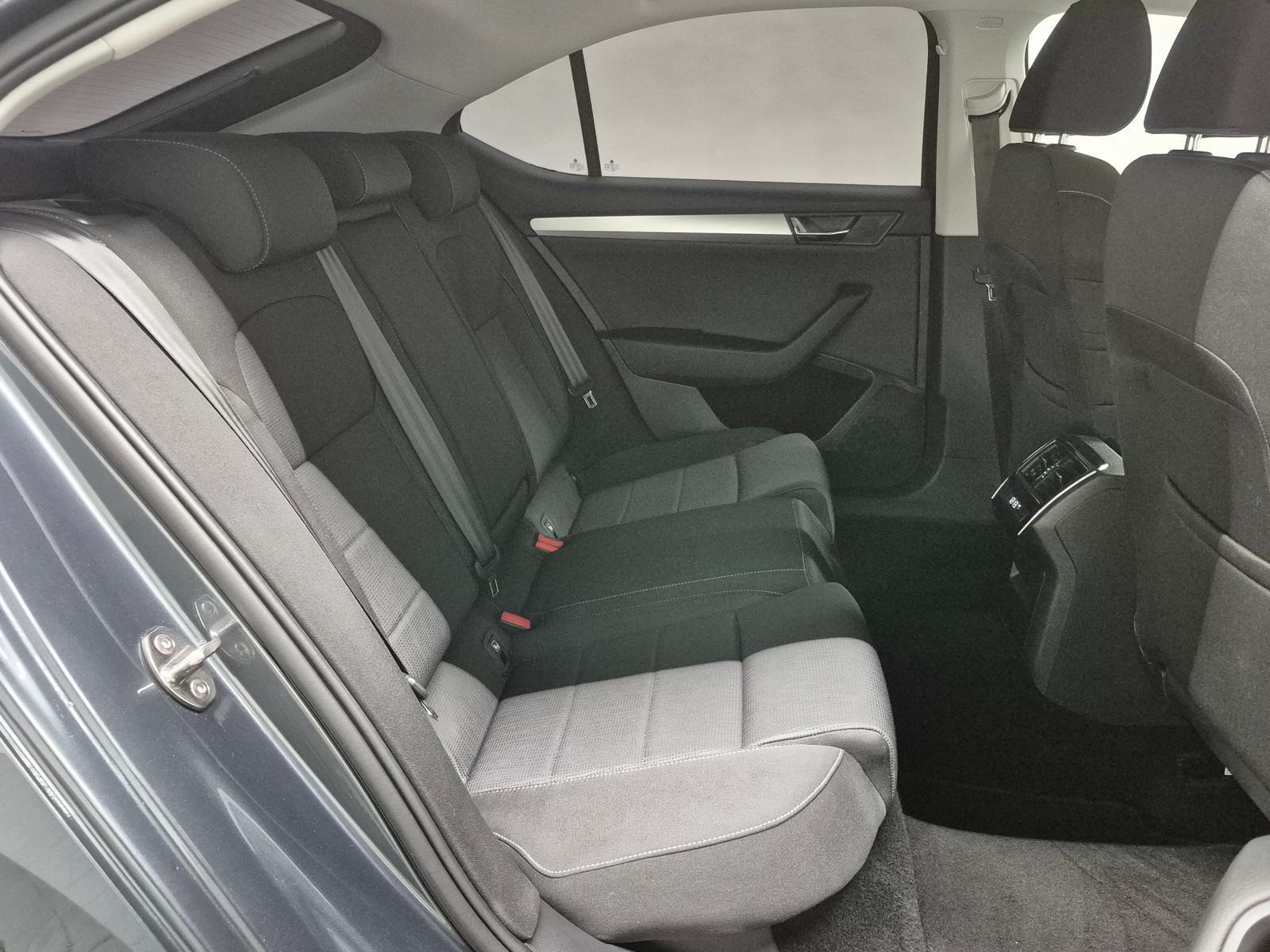 Skoda Superb DAB/SHZ/PDC/AHK/Tempom./16-LM