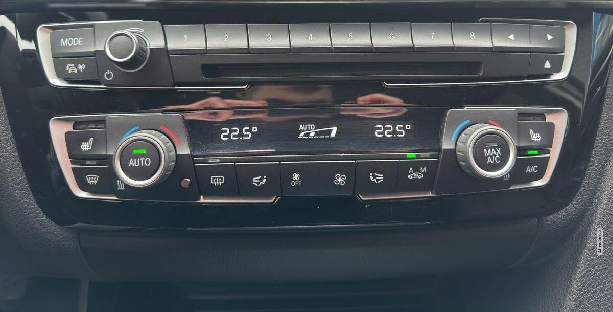 BMW 330 i Touring Sport-Line LED/Navi/HUD/SHZ/AHK/elH