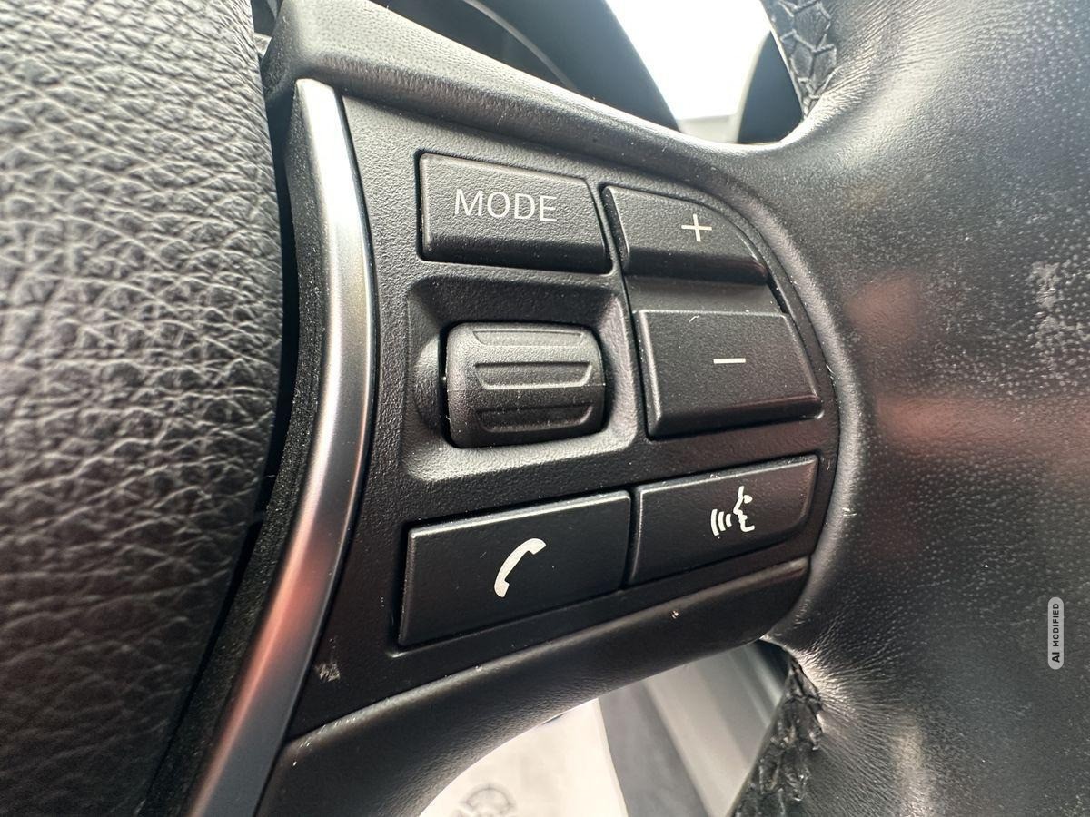 BMW 330 i Touring Sport-Line LED/Navi/HUD/SHZ/AHK/elH