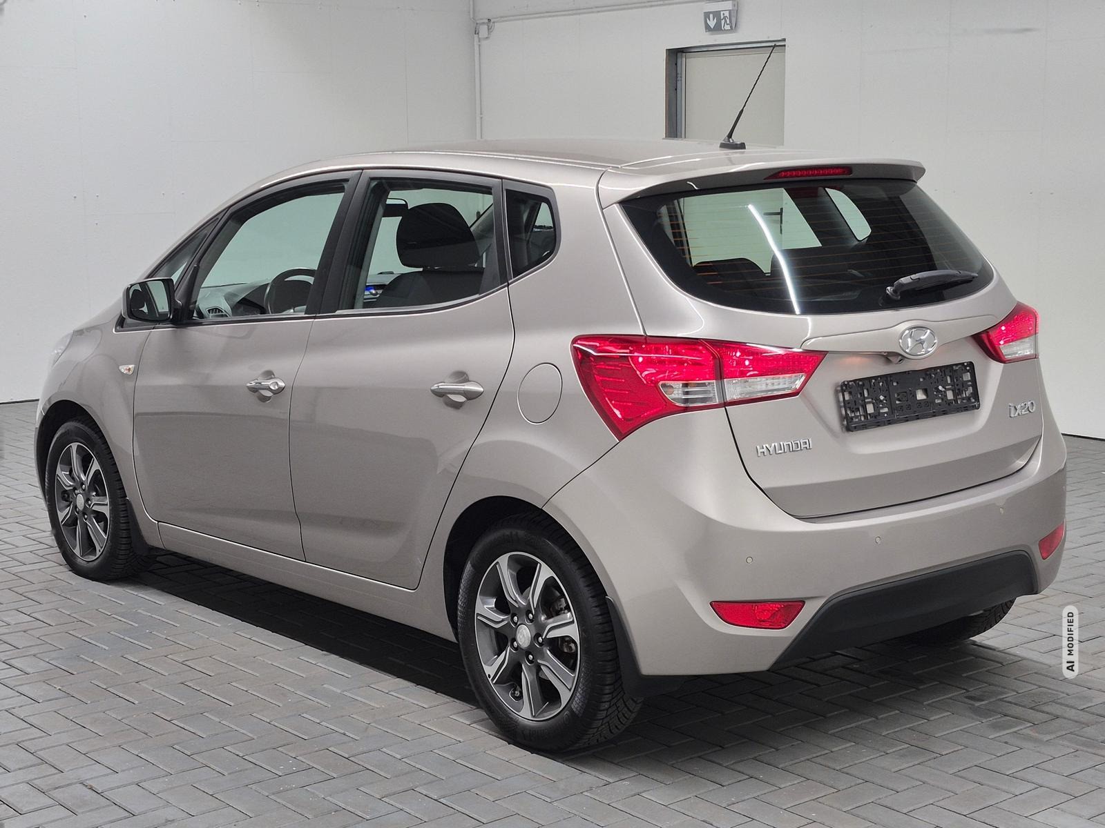 Hyundai ix20 Navi/Klimaaut./SHZ/LHZ/Kam/Tempom./16-LM