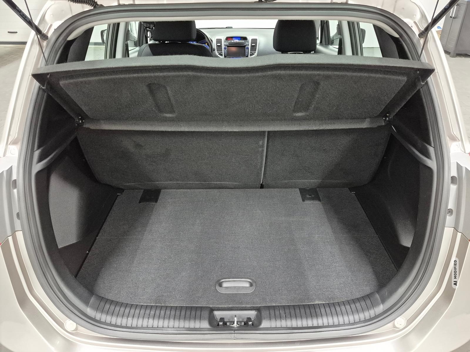 Hyundai ix20 Navi/Klimaaut./SHZ/LHZ/Kam/Tempom./16-LM