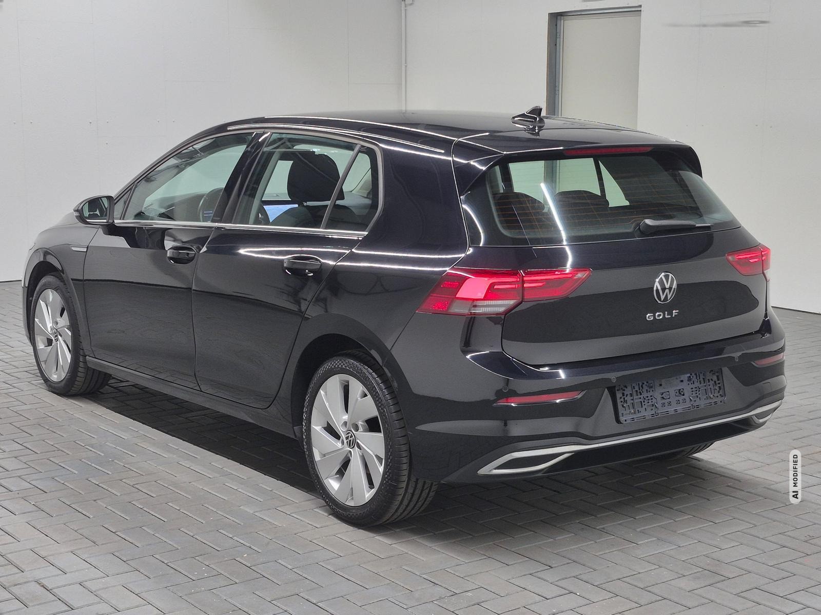 Volkswagen Golf VIII Style IQ-Light/Navi/SHZ/Kam/Massage/17-LM