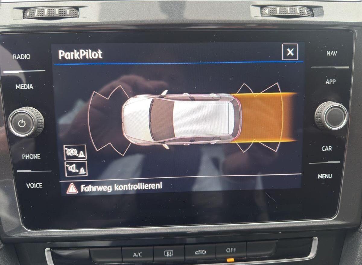 Volkswagen Golf VII LED-TFL/Navi/Klima/ACC/PDC/BT/16-LM