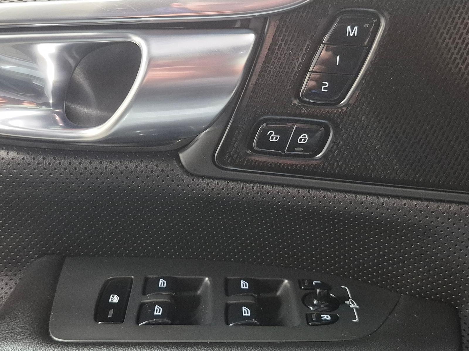Volvo V90 R Design AWD Matrix/Navi/360°/H-K/Stdhzg