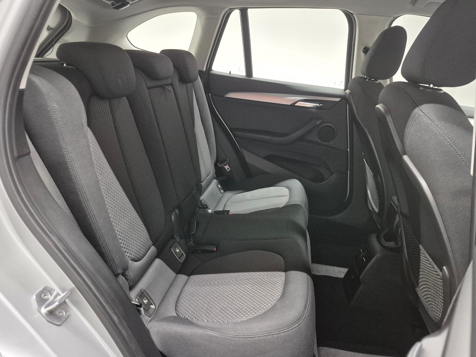 BMW X1 sDrive 18i  Navi/PDC/Tempom./17-LM