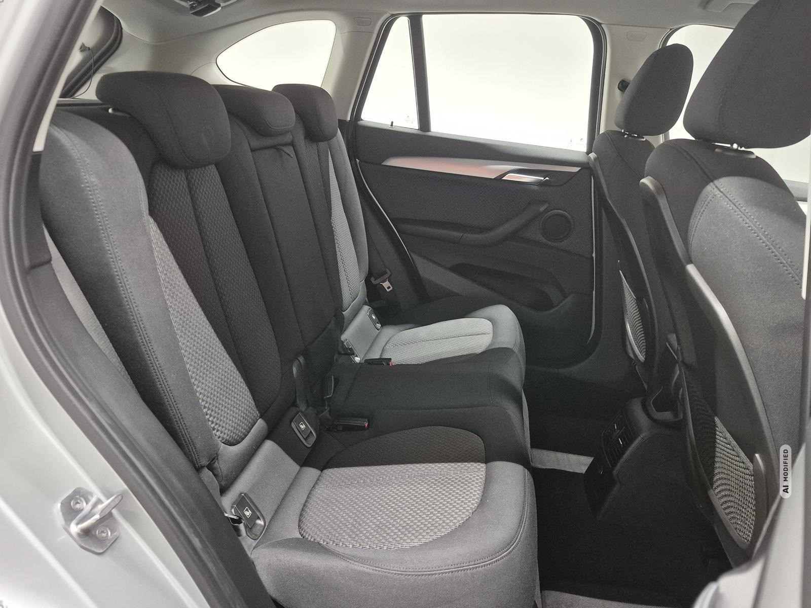 BMW X1 sDrive 18i  Navi/PDC/Tempom./17-LM