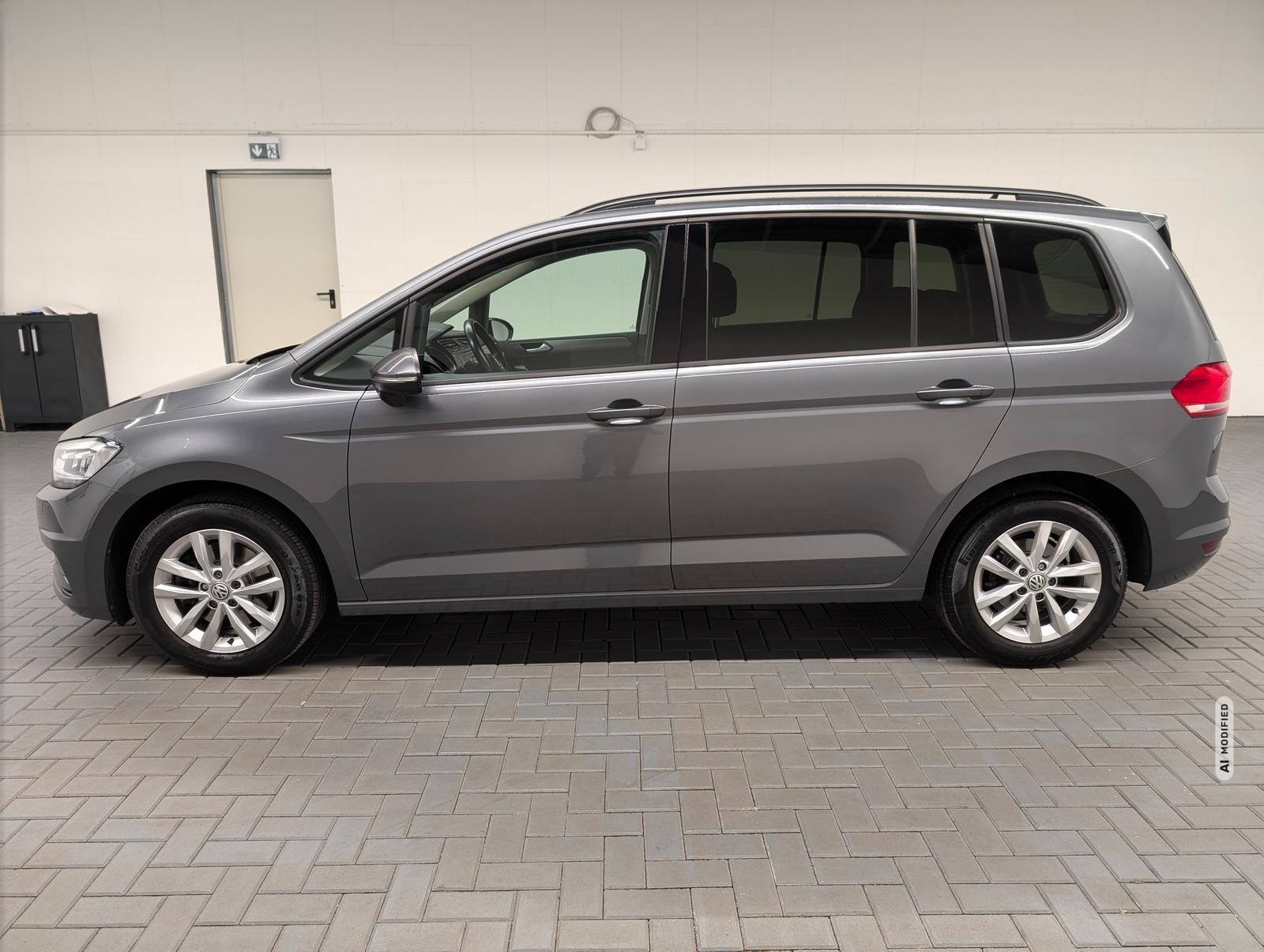 Volkswagen Touran 7-Sitzer/LED/Navi/AHK/SHZ/Kam/ACC/16-LM