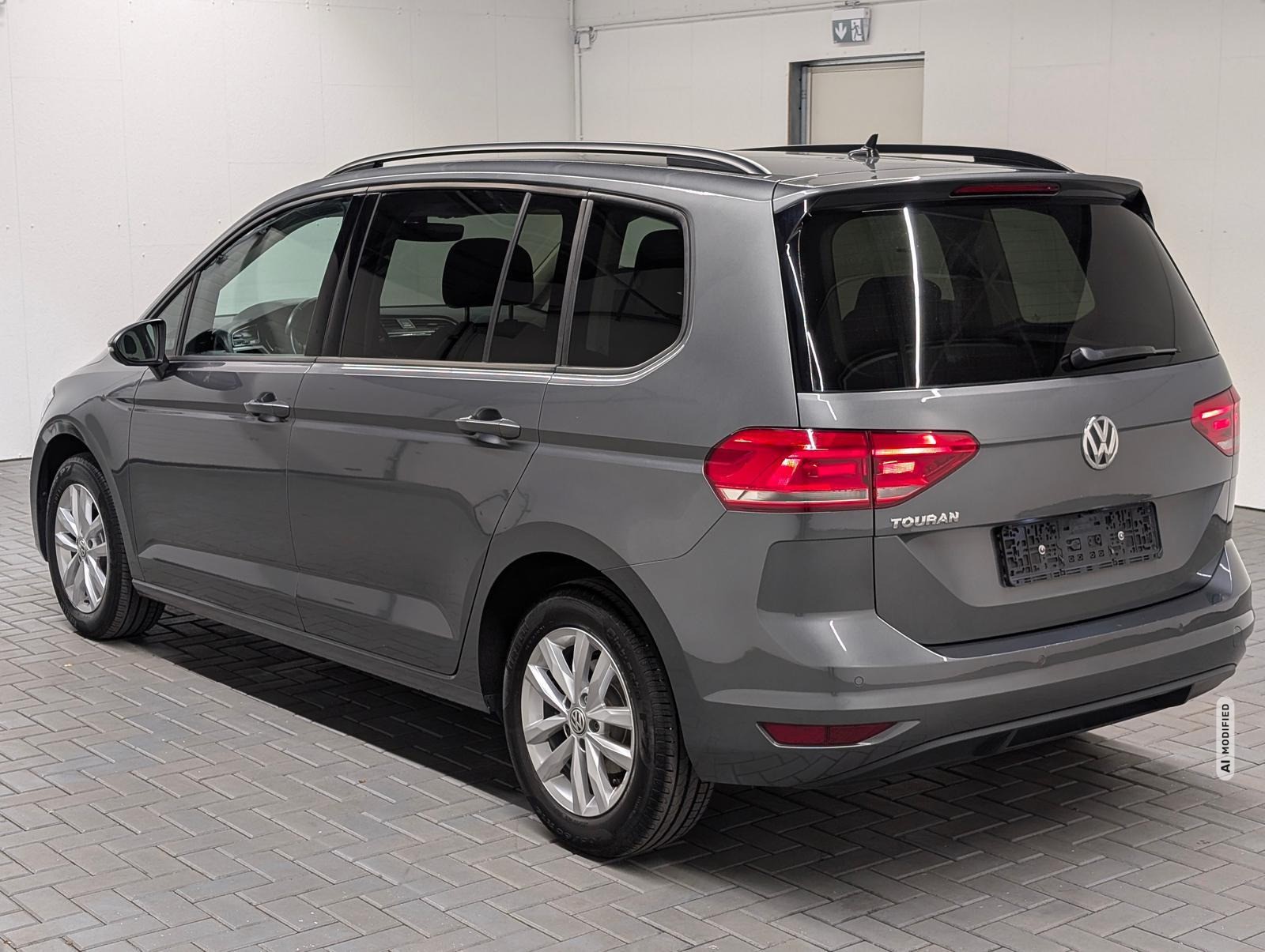 Volkswagen Touran 7-Sitzer/LED/Navi/AHK/SHZ/Kam/ACC/16-LM