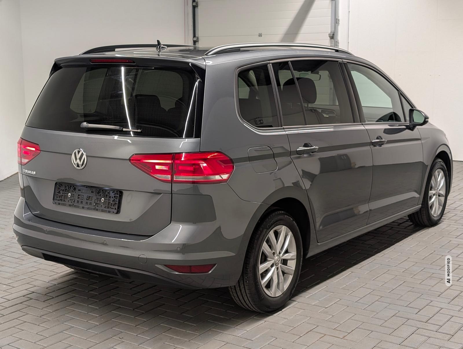 Volkswagen Touran 7-Sitzer/LED/Navi/AHK/SHZ/Kam/ACC/16-LM