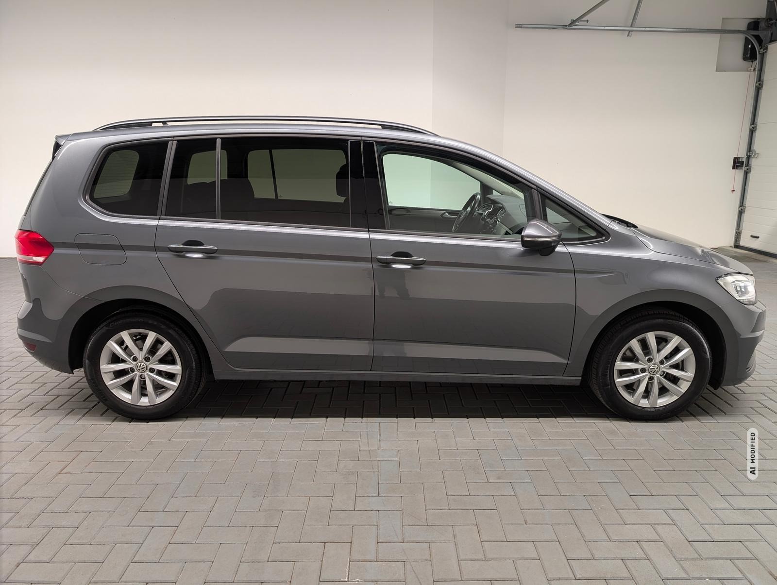Volkswagen Touran 7-Sitzer/LED/Navi/AHK/SHZ/Kam/ACC/16-LM