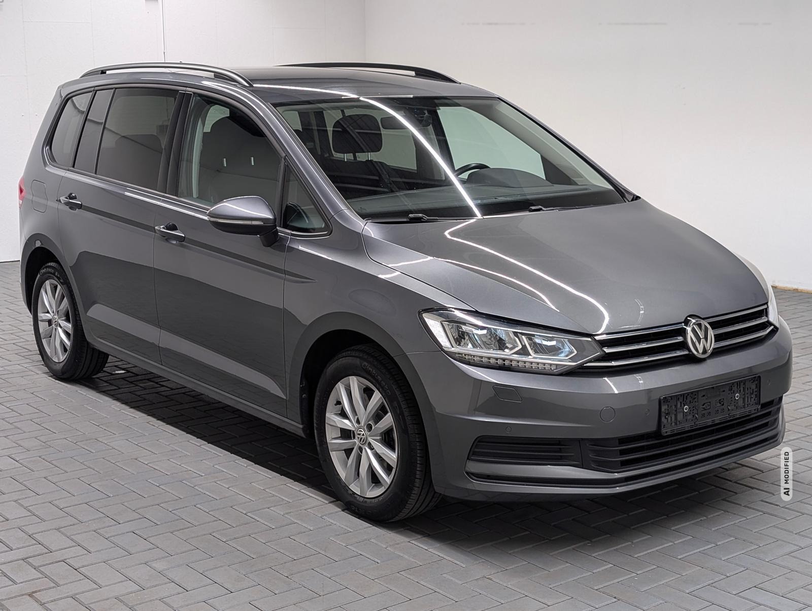 Volkswagen Touran 7-Sitzer/LED/Navi/AHK/SHZ/Kam/ACC/16-LM