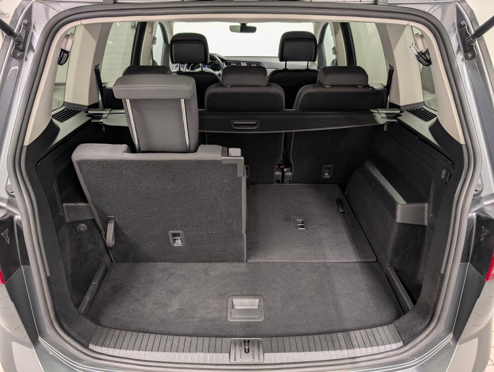 Volkswagen Touran 7-Sitzer/LED/Navi/AHK/SHZ/Kam/ACC/16-LM