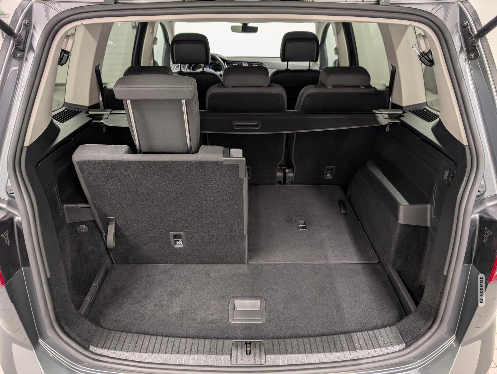 Volkswagen Touran 7-Sitzer/LED/Navi/AHK/SHZ/Kam/ACC/16-LM