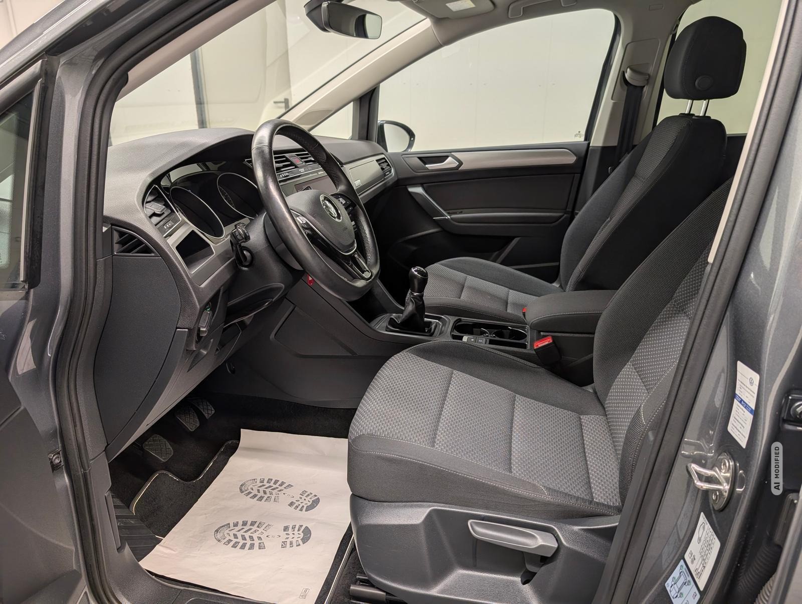 Volkswagen Touran 7-Sitzer/LED/Navi/AHK/SHZ/Kam/ACC/16-LM