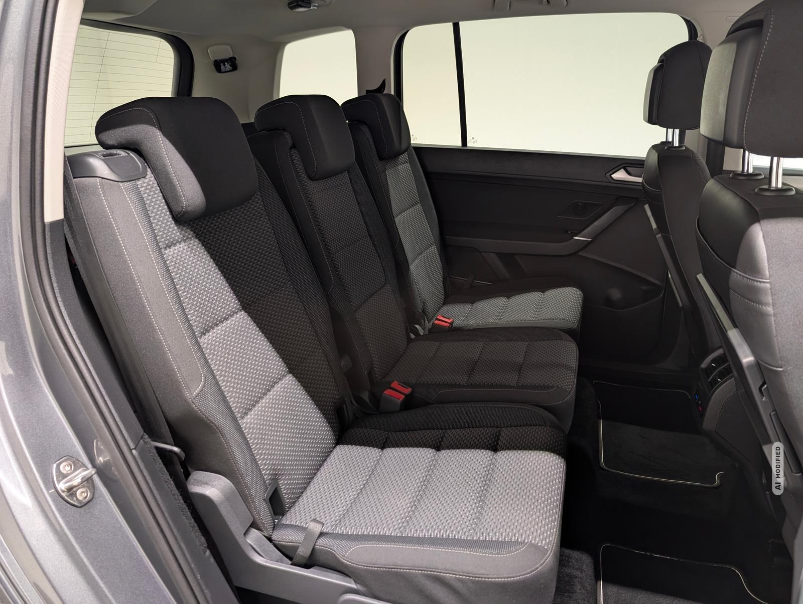 Volkswagen Touran 7-Sitzer/LED/Navi/AHK/SHZ/Kam/ACC/16-LM