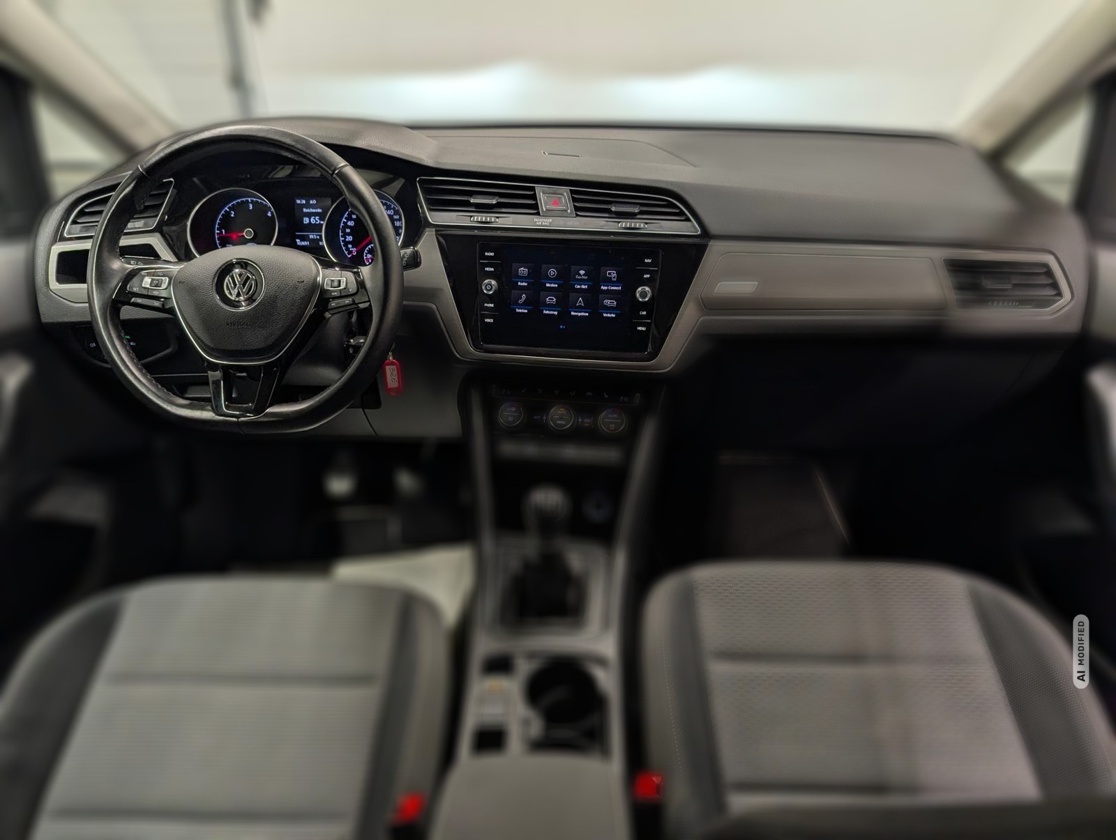 Volkswagen Touran 7-Sitzer/LED/Navi/AHK/SHZ/Kam/ACC/16-LM