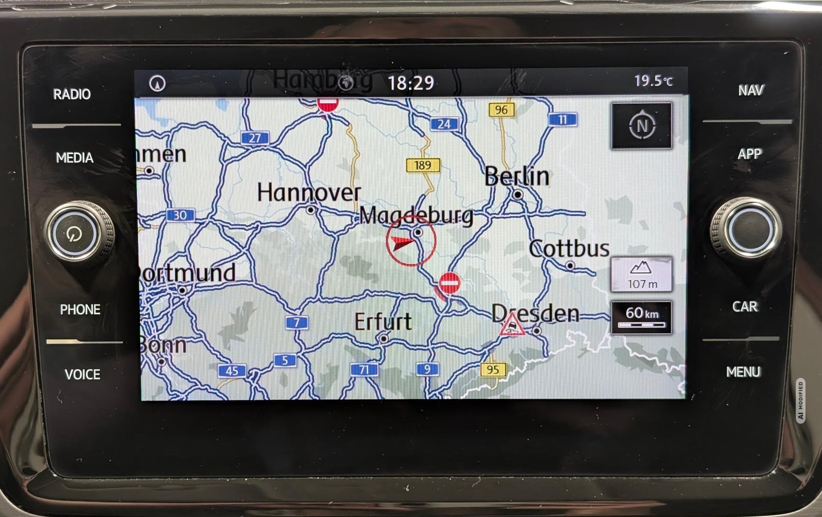 Volkswagen Touran 7-Sitzer/LED/Navi/AHK/SHZ/Kam/ACC/16-LM