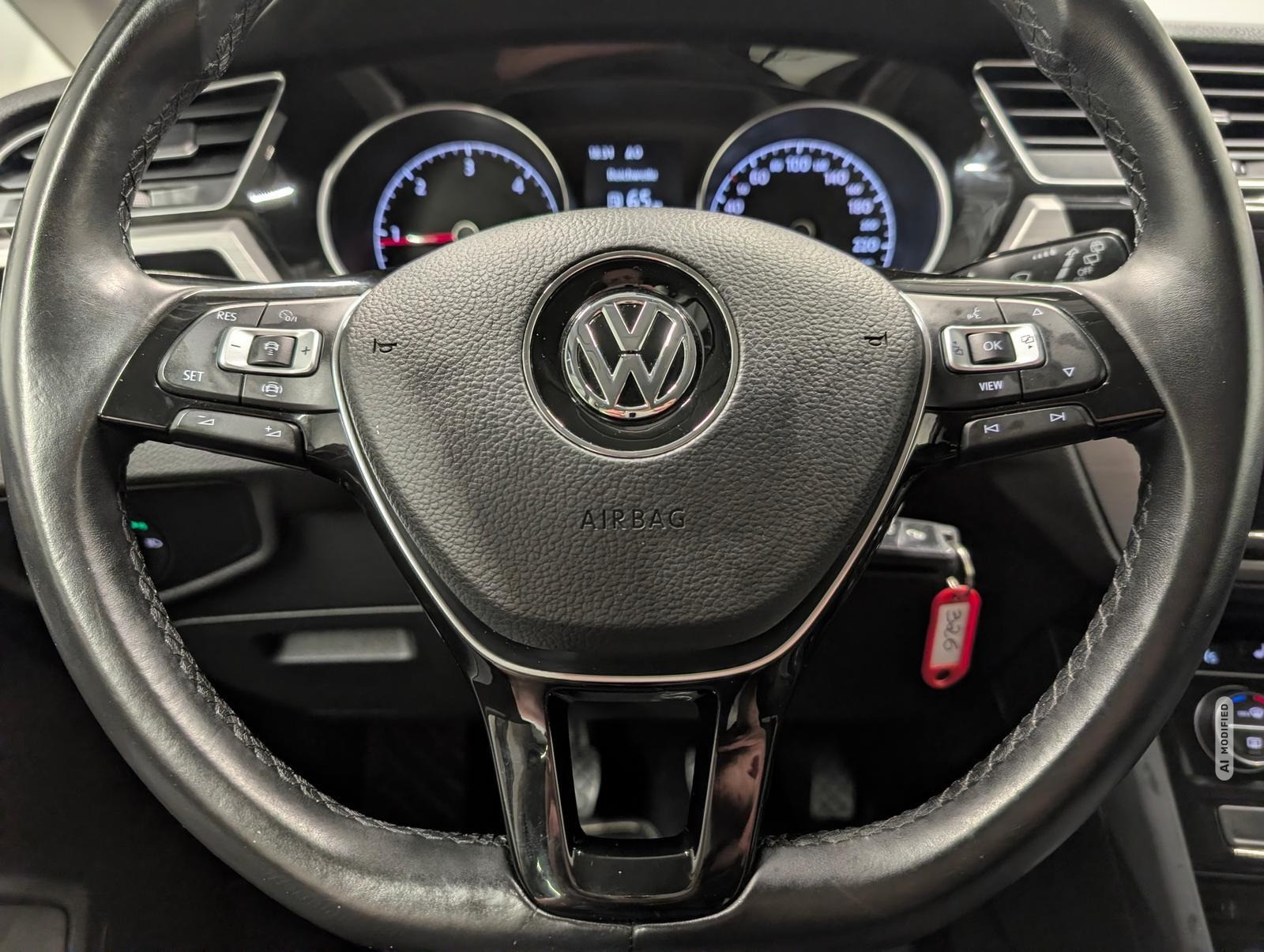 Volkswagen Touran 7-Sitzer/LED/Navi/AHK/SHZ/Kam/ACC/16-LM