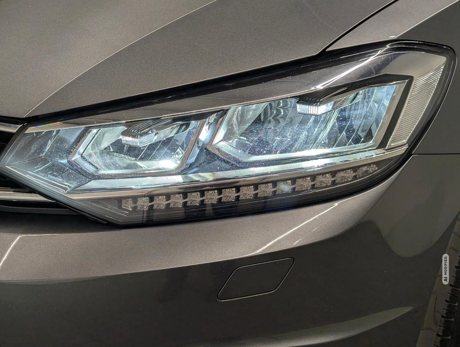 Volkswagen Touran 7-Sitzer/LED/Navi/AHK/SHZ/Kam/ACC/16-LM