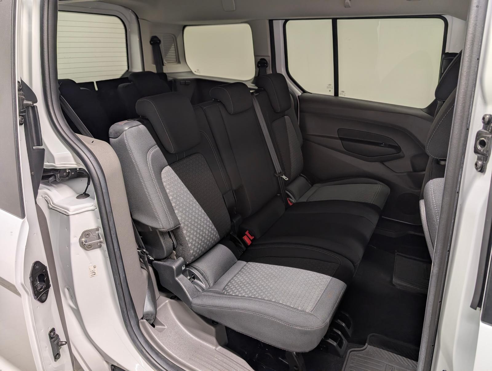 Ford Transit Connect 7-Sitzer/SHZ/PDC/AHK/Tempom.