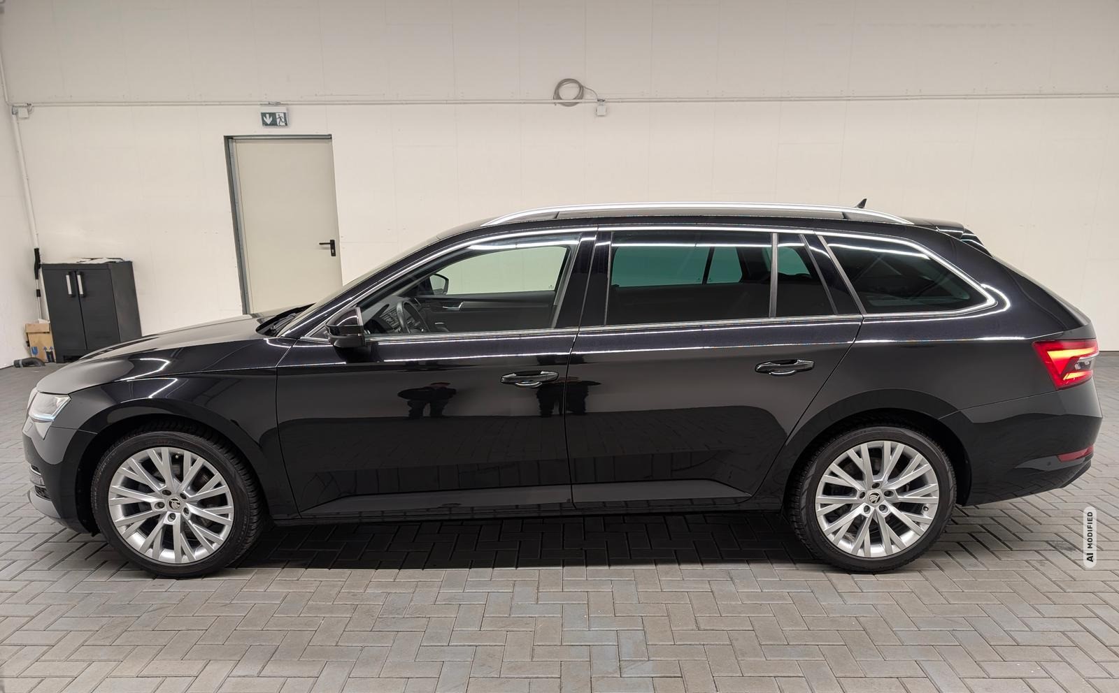 Skoda Superb Combi Style LED/Navi/Stdhzg/AHK/360°/elH