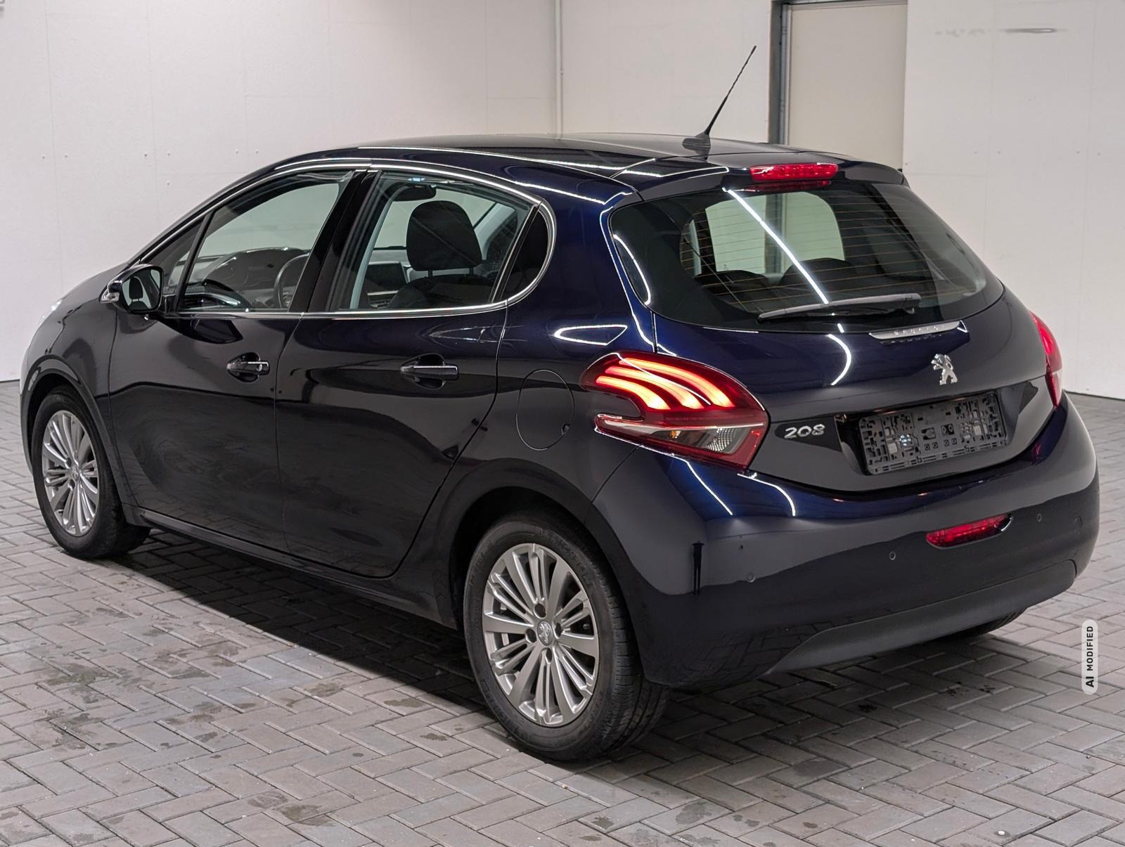 Peugeot 208 Allure Navi/Carplay/SHZ/PDC/Tempom./16-LM