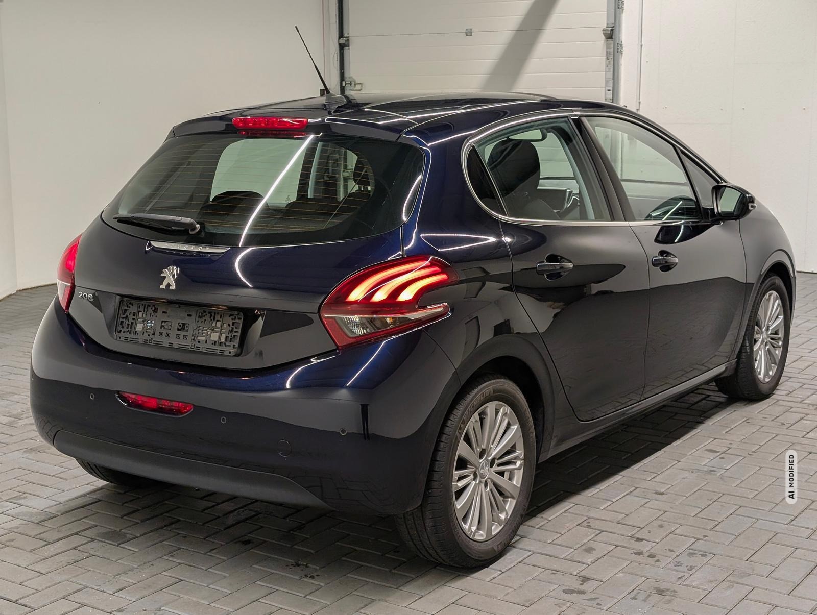 Peugeot 208 Allure Navi/Carplay/SHZ/PDC/Tempom./16-LM